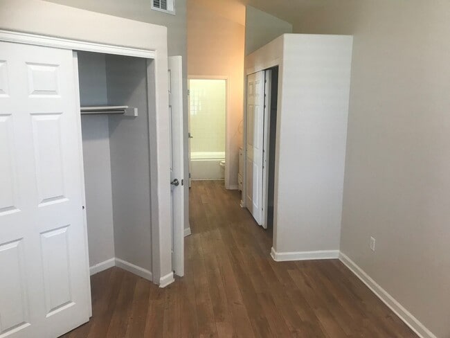 Building Photo - Fantastic 2nd floor condo - 2 bedroom, 2 bath, 1 car garage!