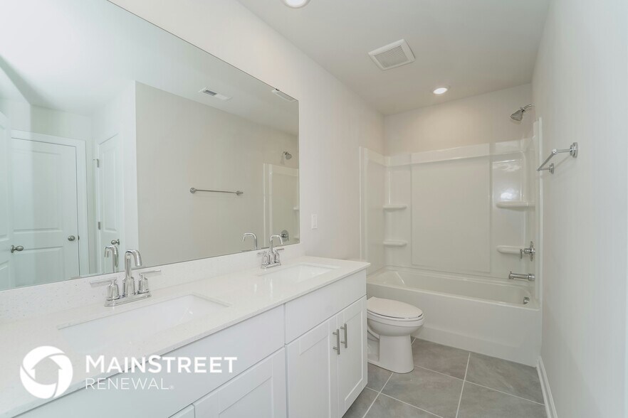 Building Photo - 3312 Lisburn St