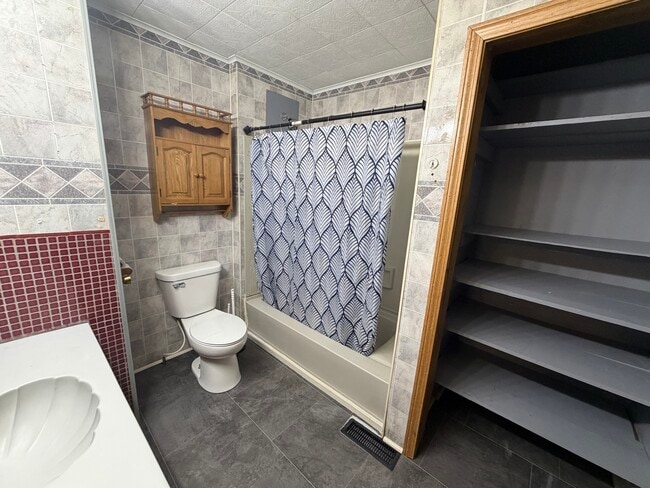 Building Photo - 13450 Hawbuck Rd