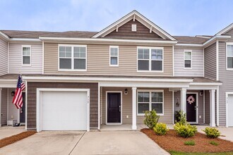 Building Photo - 3 Bedroom, 2.5 Bathroom Townhome in Cane Bay - Summerville
