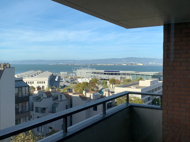 Building Photo - Panoramic Views~ Video~ Huge 2,100 Sq Ft, ...