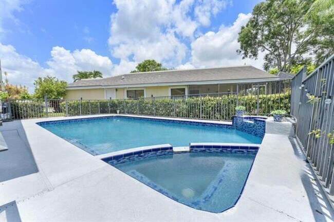 Building Photo - 8080 Covington Ct