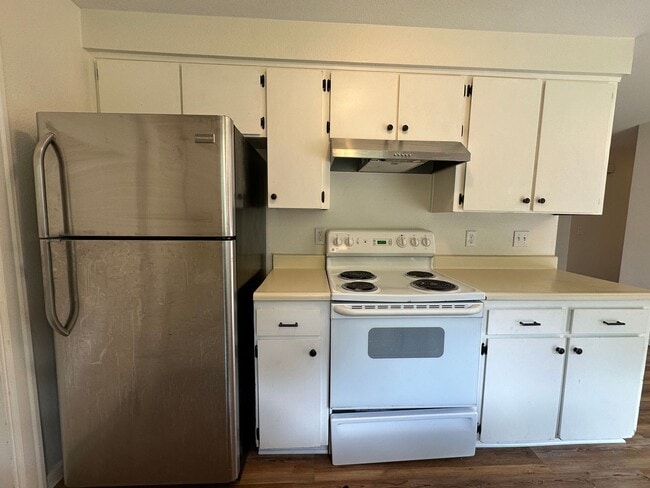 Building Photo - Three Bedroom Home in North Salem with New...