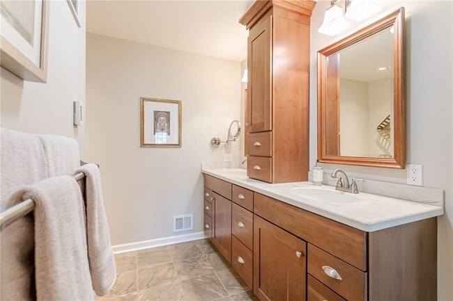 Building Photo - 72 Windward Way