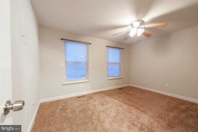 Building Photo - 1709 Dogwood Dr