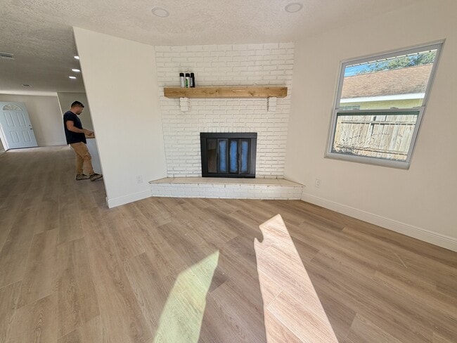 Building Photo - 725 Merrimac Dr