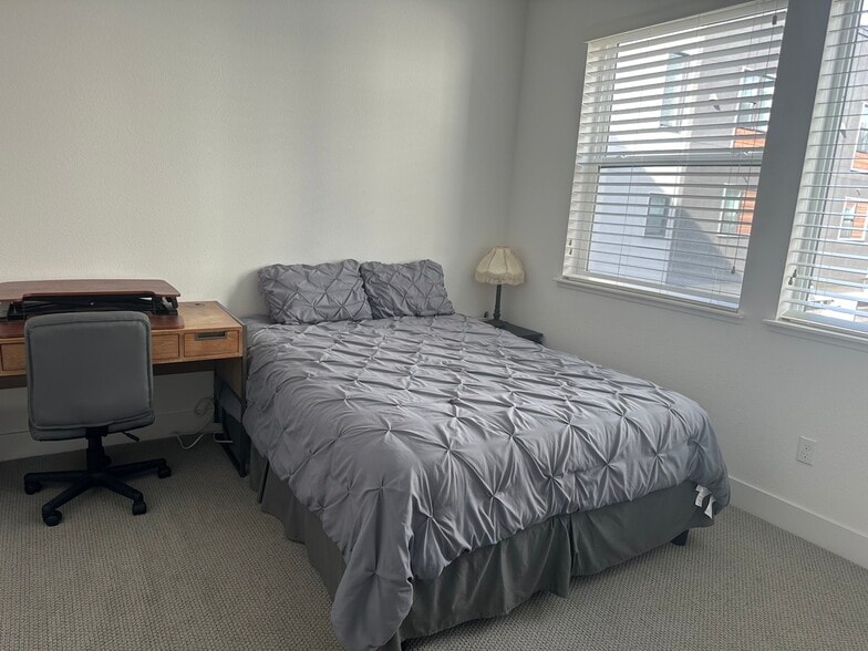 Building Photo - 39136 Memorial St