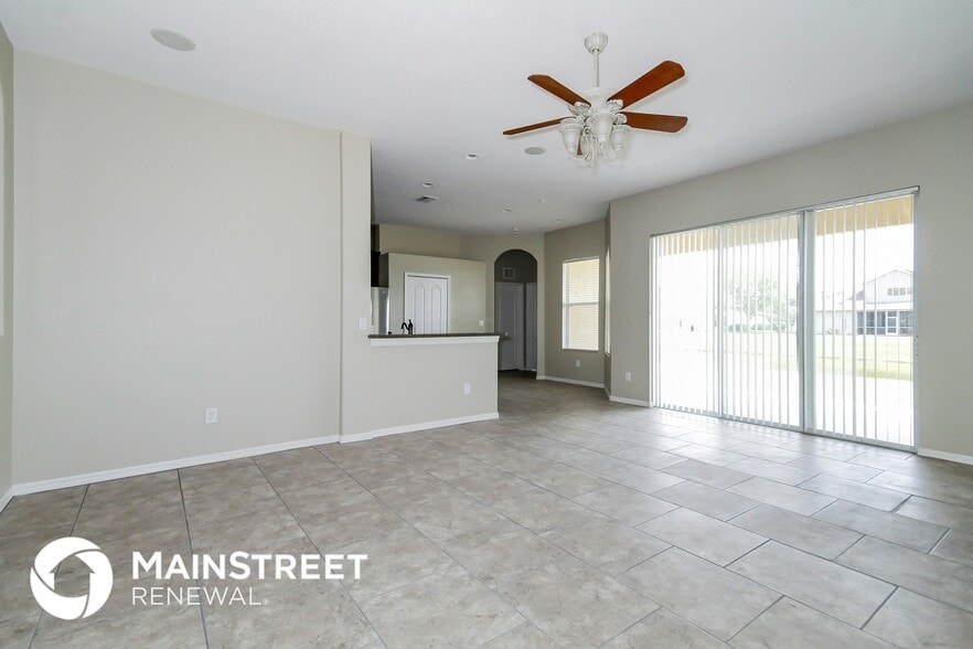 Building Photo - 2208 Tarragon Ln