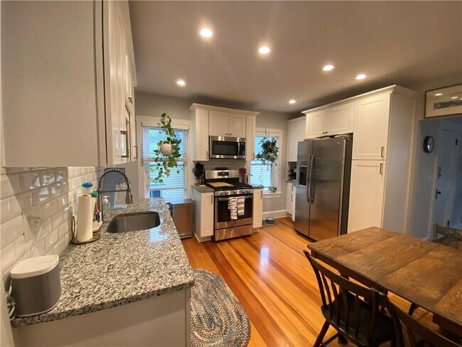 Building Photo - 9 Hall Ave