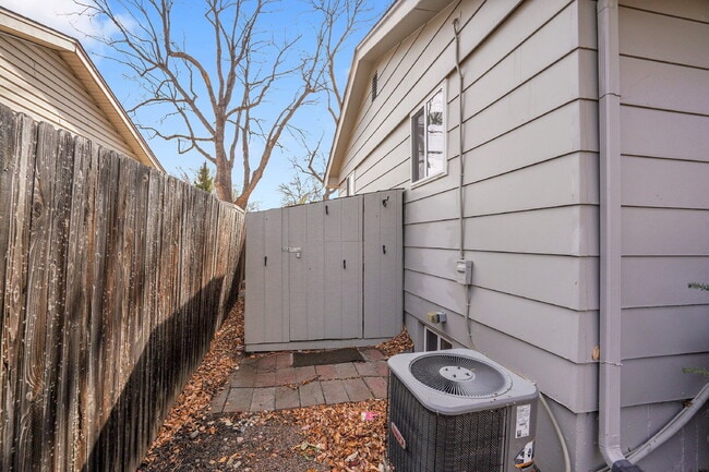 Building Photo - $2,795.00 - $300 OFF First Months' Rent - 5 Bedrooms, 2 Bathrooms, Single Family Home in Broomfie...