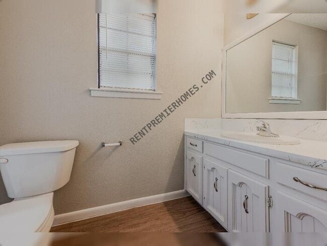 Building Photo - 7315 Russwood Ln E