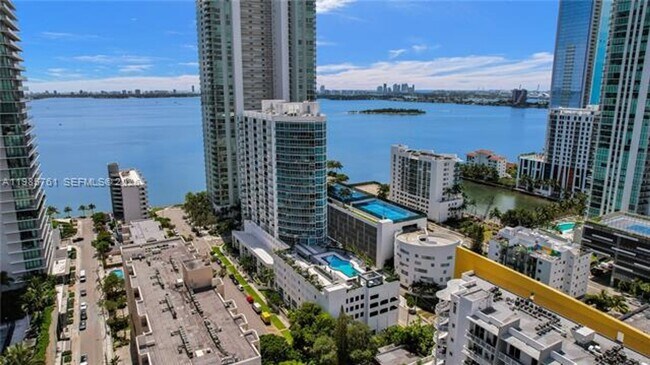 Building Photo - 480 NE 30th St