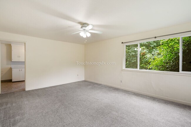Building Photo - Welcoming 1 BD | 1 BA Conveniently Located...