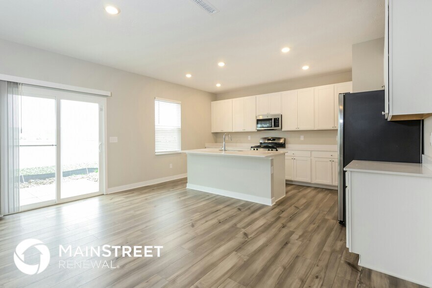 Building Photo - 9215 Larson Dr