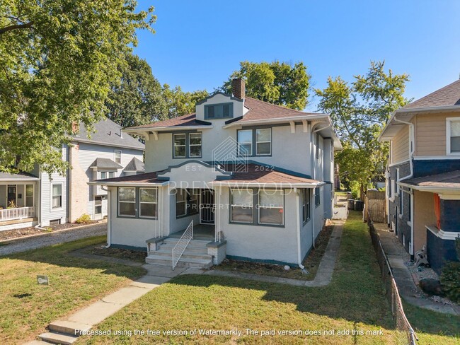 Building Photo - Spacious 4 Bed 1.5 Bath Updated Home