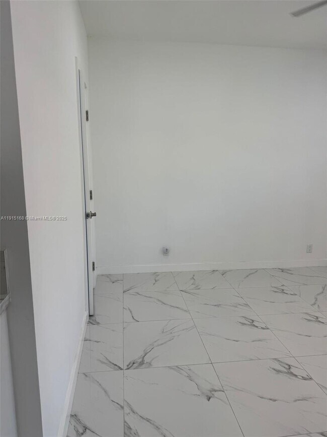 Building Photo - 15620 SW 146th Ave