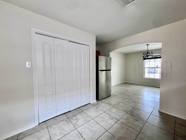 Building Photo - 3619 Aguanieve Dr