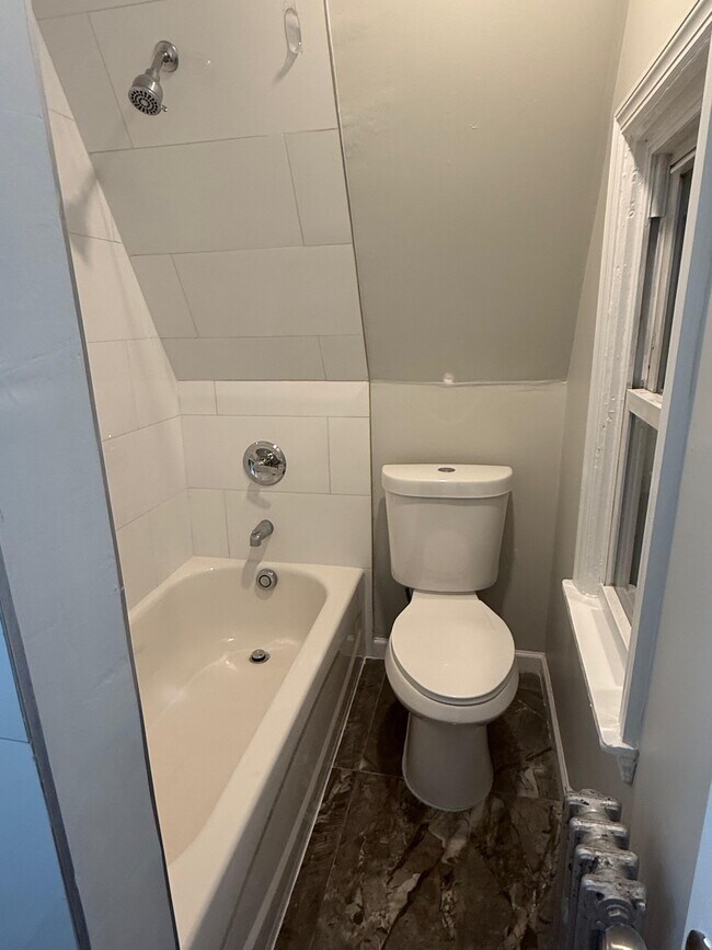 Building Photo - 421 N 7th St