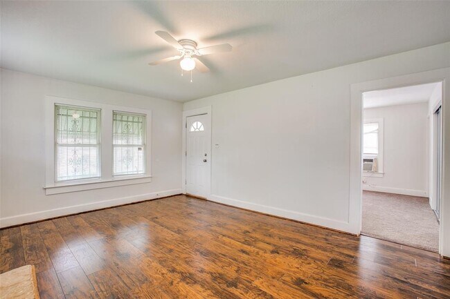 Building Photo - 7119 Farnsworth St