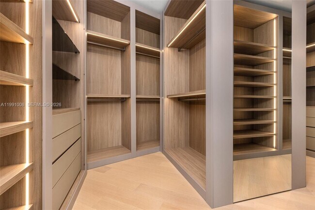 Building Photo - 503 Palm Dr