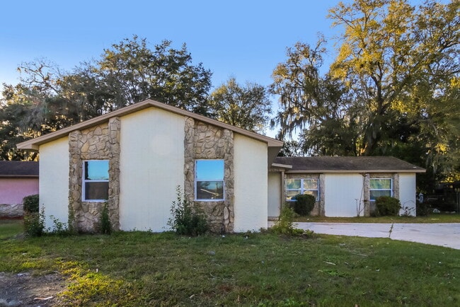 Building Photo - 2426 Sable Dr