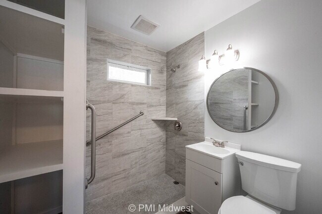 Building Photo - 4627 Karen Dr
