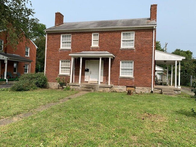 Primary Photo - Duplex located close to UK, Downtown or St...