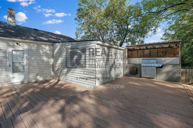 Building Photo - 2009 Oakwood Ave