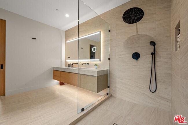 Building Photo - 4740 Sunnyslope Ave