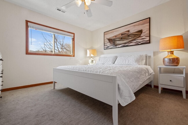 Building Photo - 204 Elmhurst Ct