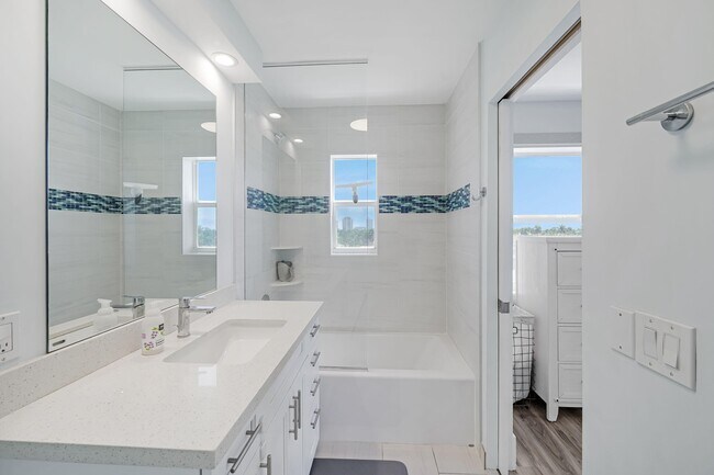Building Photo - 1770 E Las Olas Blvd