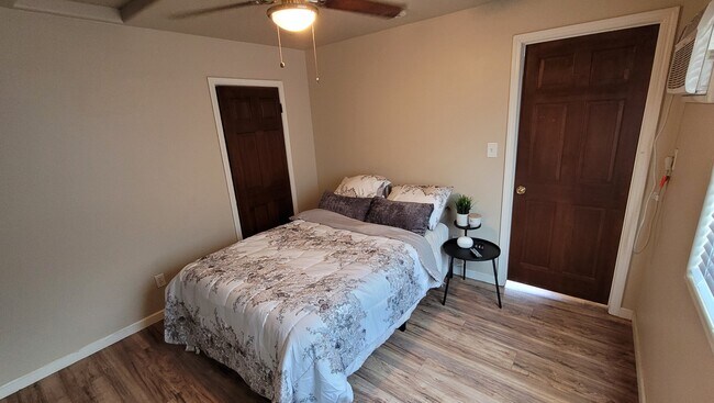 Building Photo - 820 Jackson St