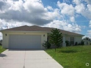 Building Photo - 3/2/2 plus Den ** Single Family Home Avail...