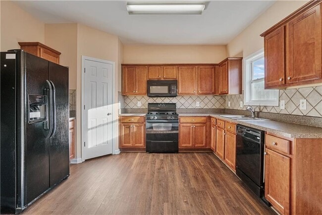 Building Photo - 1938 Dilcrest Dr