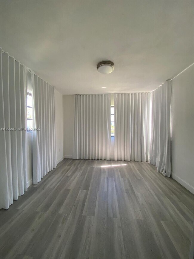 Building Photo - 1101 Bay Dr