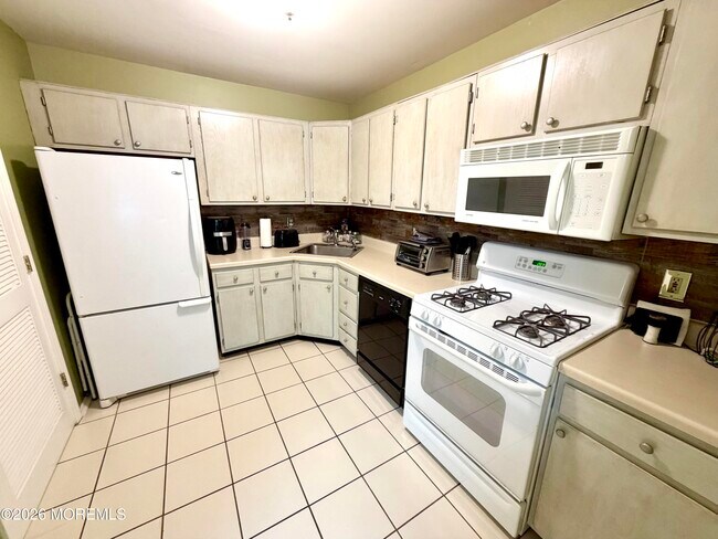 Building Photo - 100 Puffin Glade