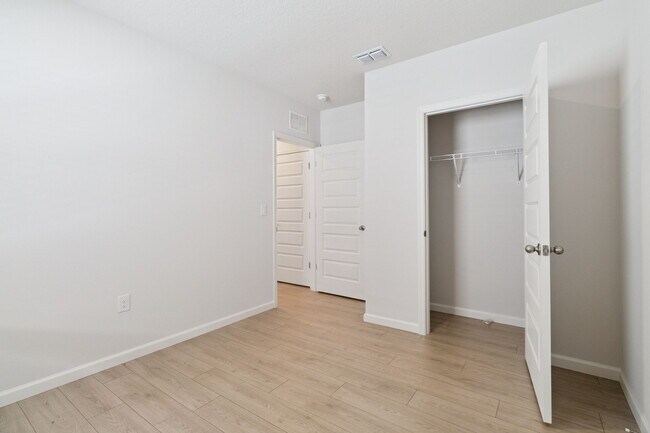 Building Photo - 1434 Garabaldi Cir SE