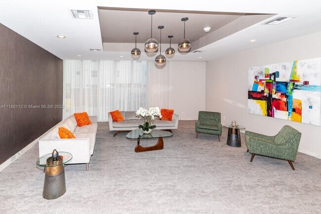 Building Photo - 9225 Collins Ave