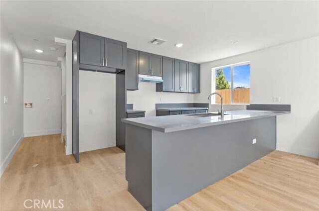 Building Photo - 709 W 80th St