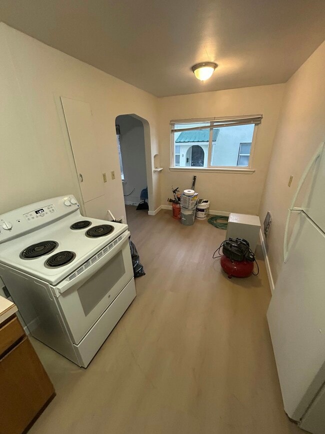 Building Photo - 400 W 13th St