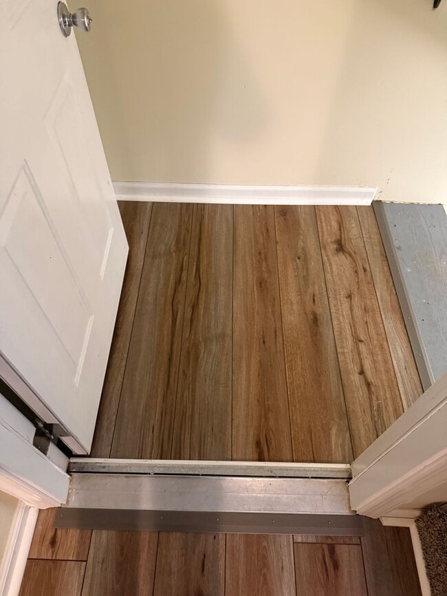 Building Photo - Stunning Country Home