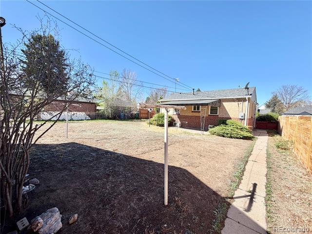 Building Photo - 1320 Holly St