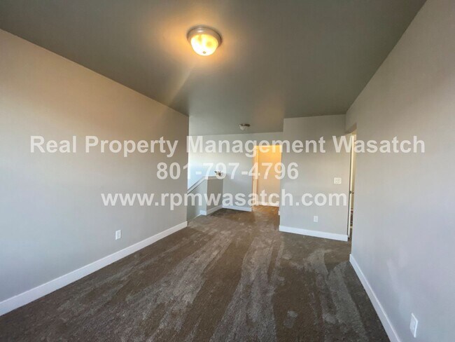 Building Photo - Rent This Beautiful 3 Bedroom 2.5 Bathroom...