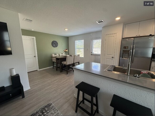 Building Photo - 13831 Barn Door