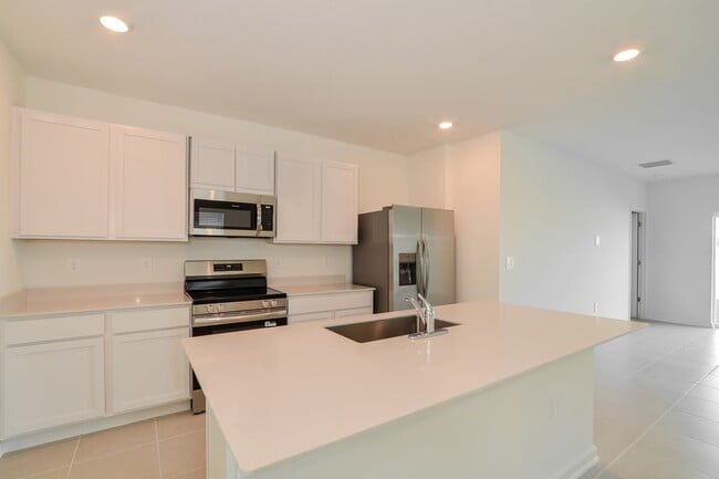 Building Photo - 1558 Jessica Blvd