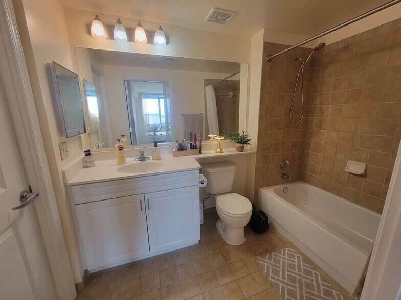 Bedroom 1 bathroom - 555 Massachusetts Ave NW