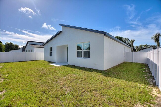 Building Photo - 326 Royal Palm Wy