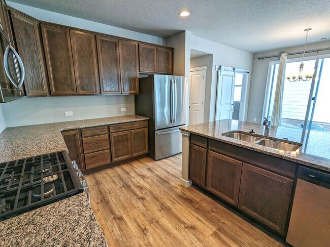 Building Photo - 3 Bedroom, 2.5 Bathroom with two car garage