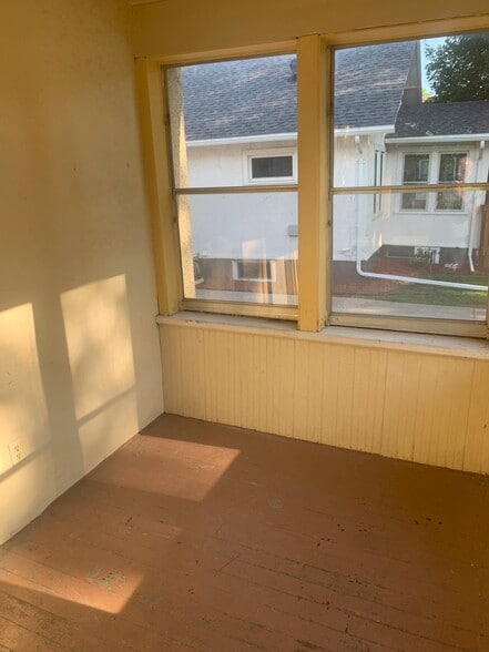 Building Photo - 720 12th St N