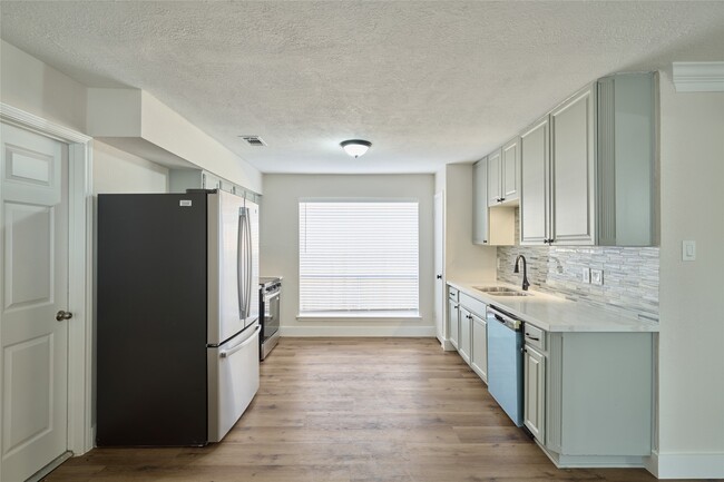 Building Photo - 6527 Zapata Dr